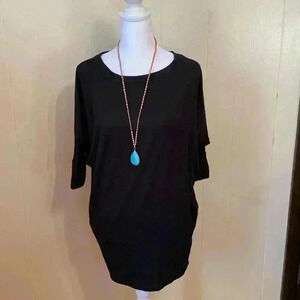 41 Hawthorn Black Batwing Top in Size XS.